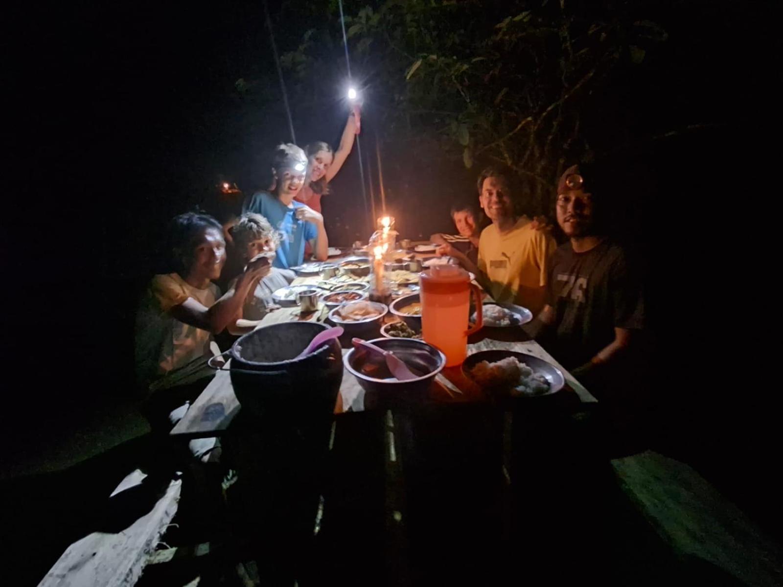Magpie Homestay & Jungle Trekking Only For Guest Trekking With Us Bukit Lawang Exterior photo