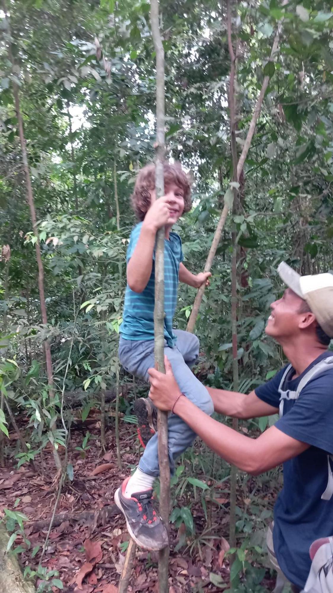 Magpie Homestay & Jungle Trekking Only For Guest Trekking With Us Bukit Lawang Exterior photo